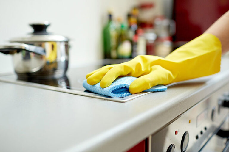 Use luvas e máscaras de proteção